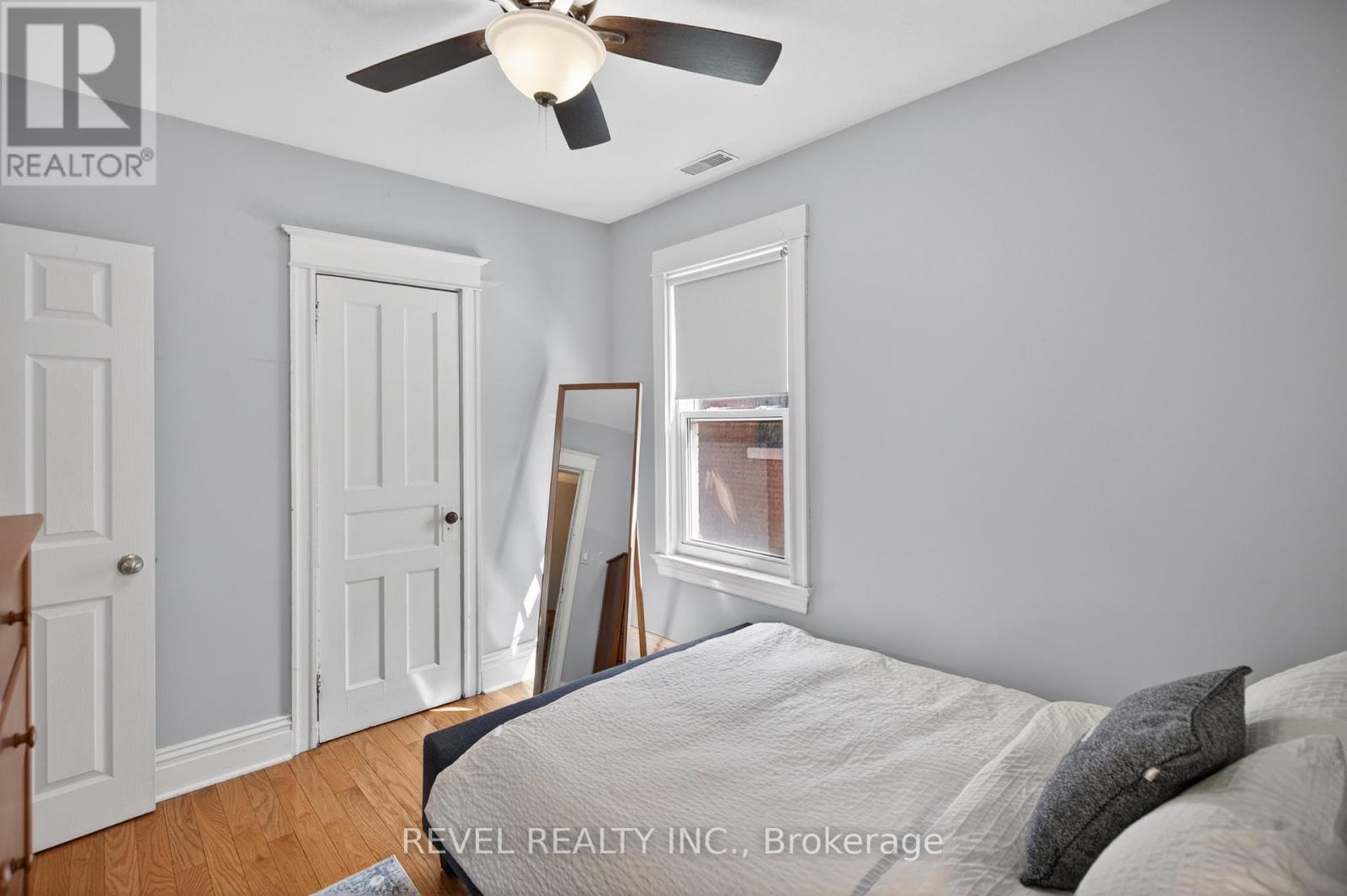 125 Balsam Avenue S, Hamilton, ON - Indoor Photo Showing Bedroom