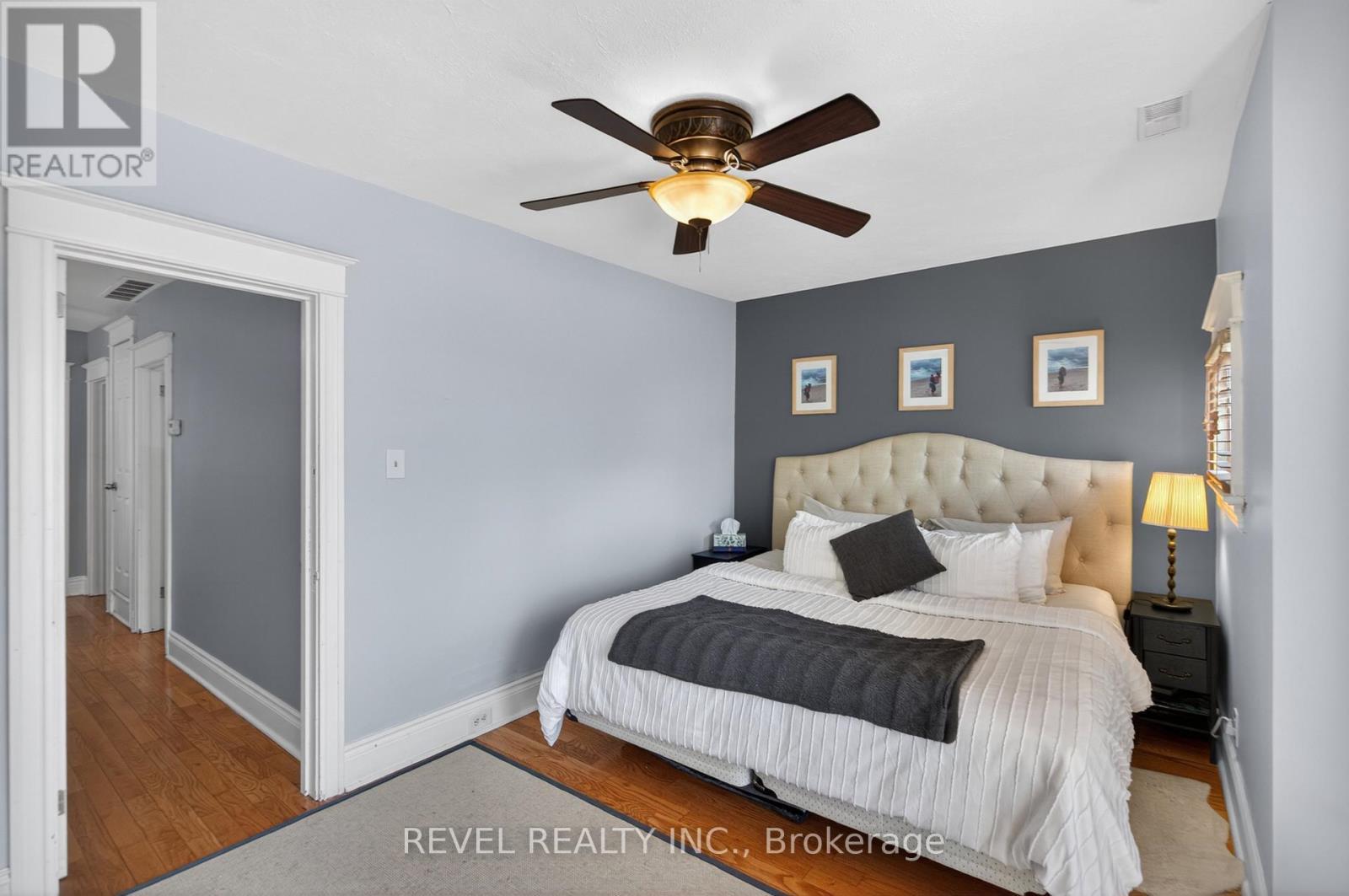 125 Balsam Avenue S, Hamilton, ON - Indoor Photo Showing Bedroom
