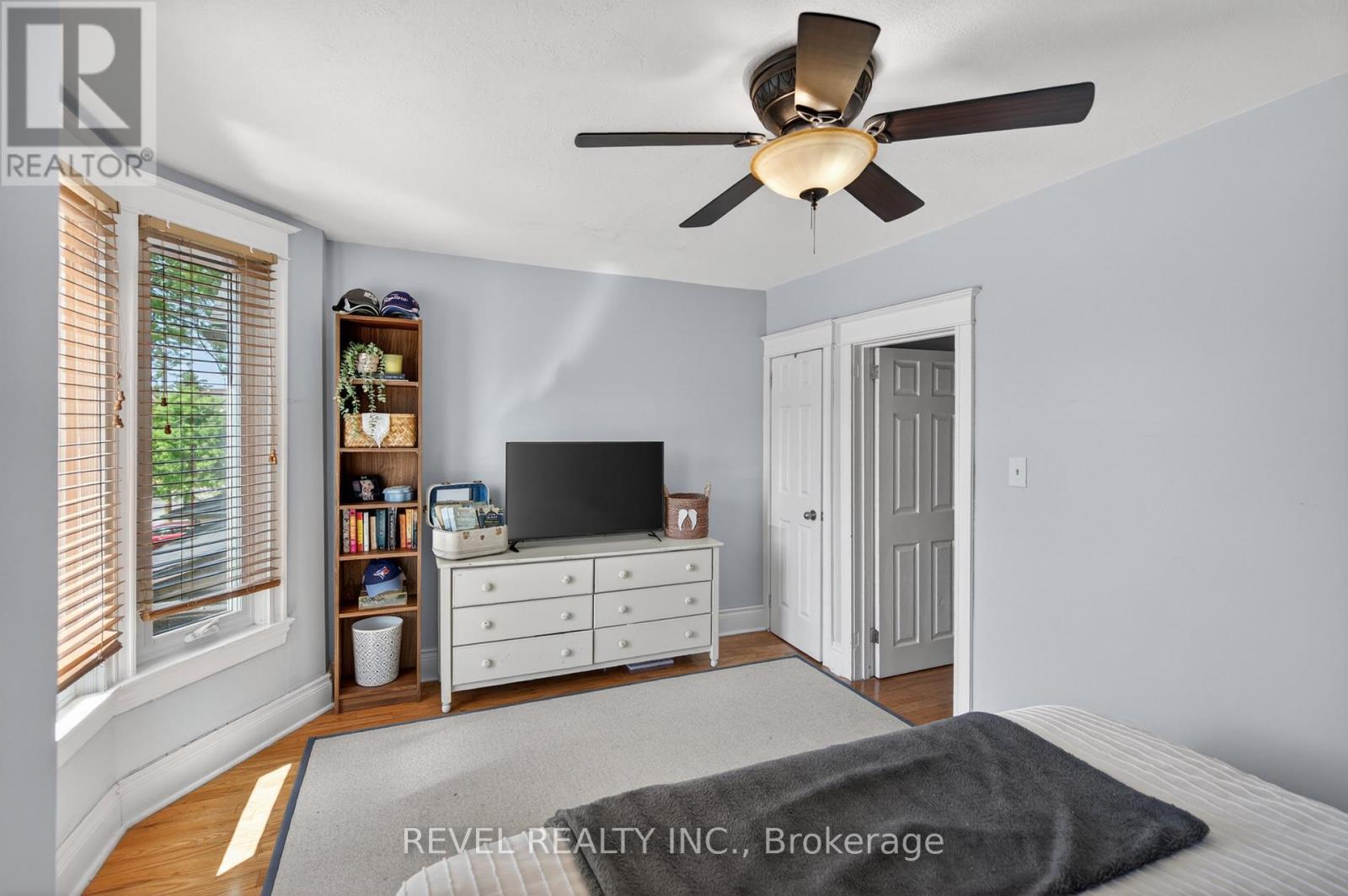 125 Balsam Avenue S, Hamilton, ON - Indoor Photo Showing Bedroom