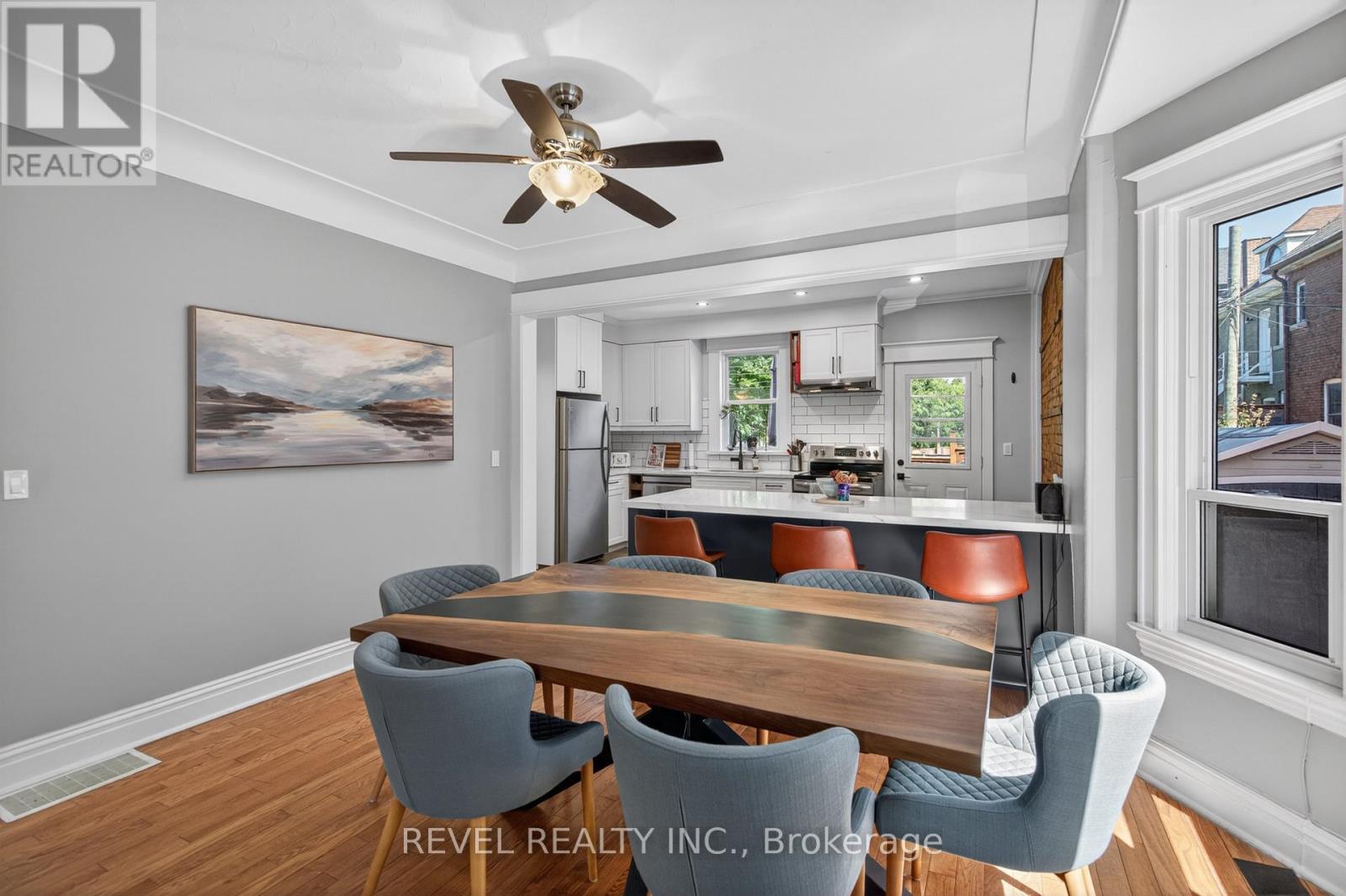 125 Balsam Avenue S, Hamilton, ON - Indoor Photo Showing Dining Room