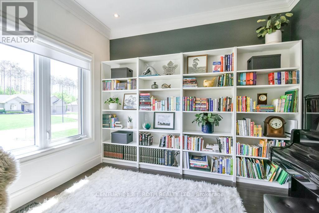 33 Reilly'S Run, Springwater, ON - Indoor Photo Showing Other Room