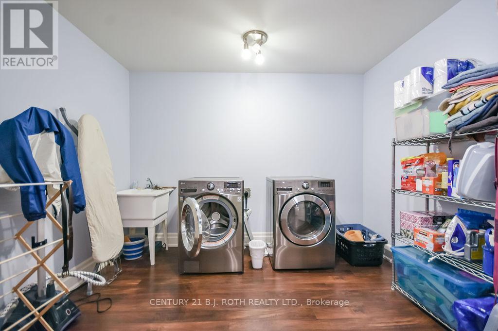 33 Reilly'S Run, Springwater, ON - Indoor Photo Showing Laundry Room