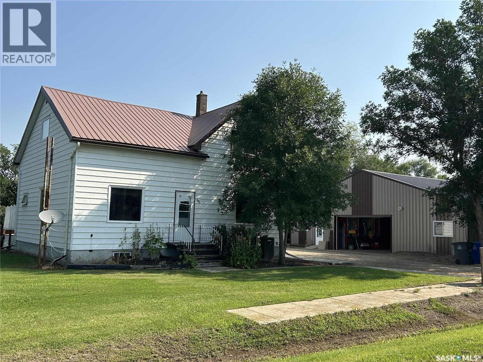 301 Tavistock Avenue, Torquay, SK - Outdoor