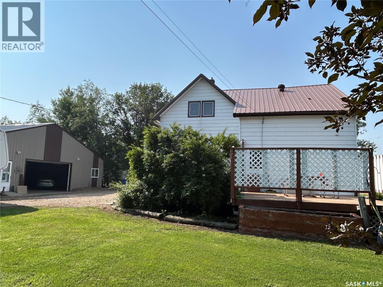 301 Tavistock Avenue, Torquay, SK - Outdoor With Deck Patio Veranda