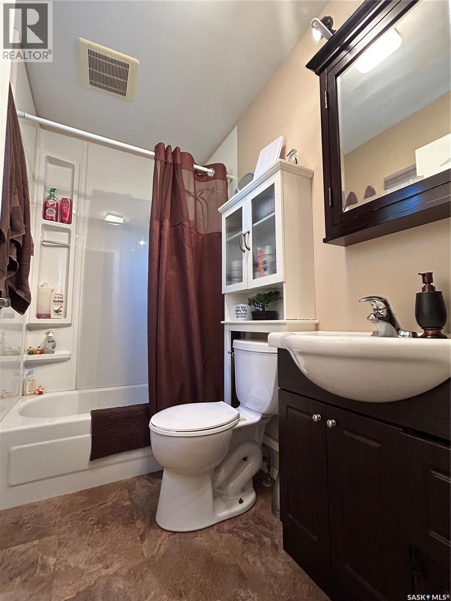 301 Tavistock Avenue, Torquay, SK - Indoor Photo Showing Bathroom