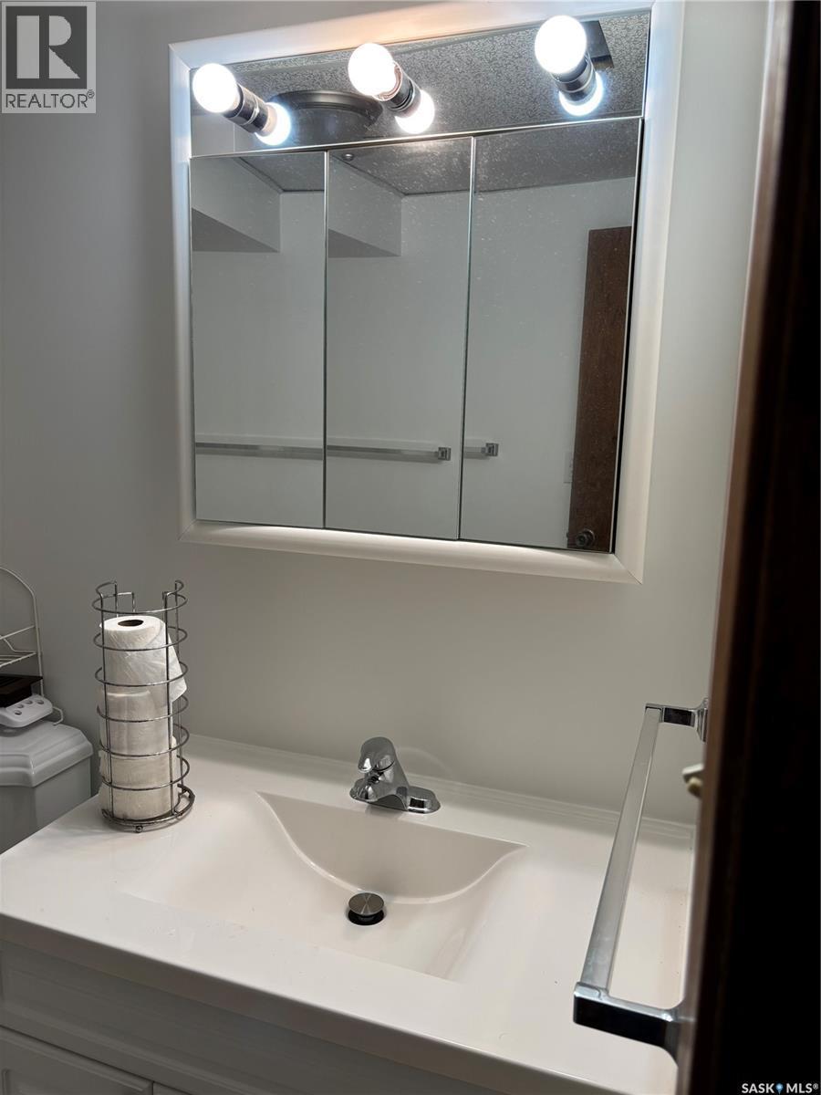 301 Tavistock Avenue, Torquay, SK - Indoor Photo Showing Bathroom