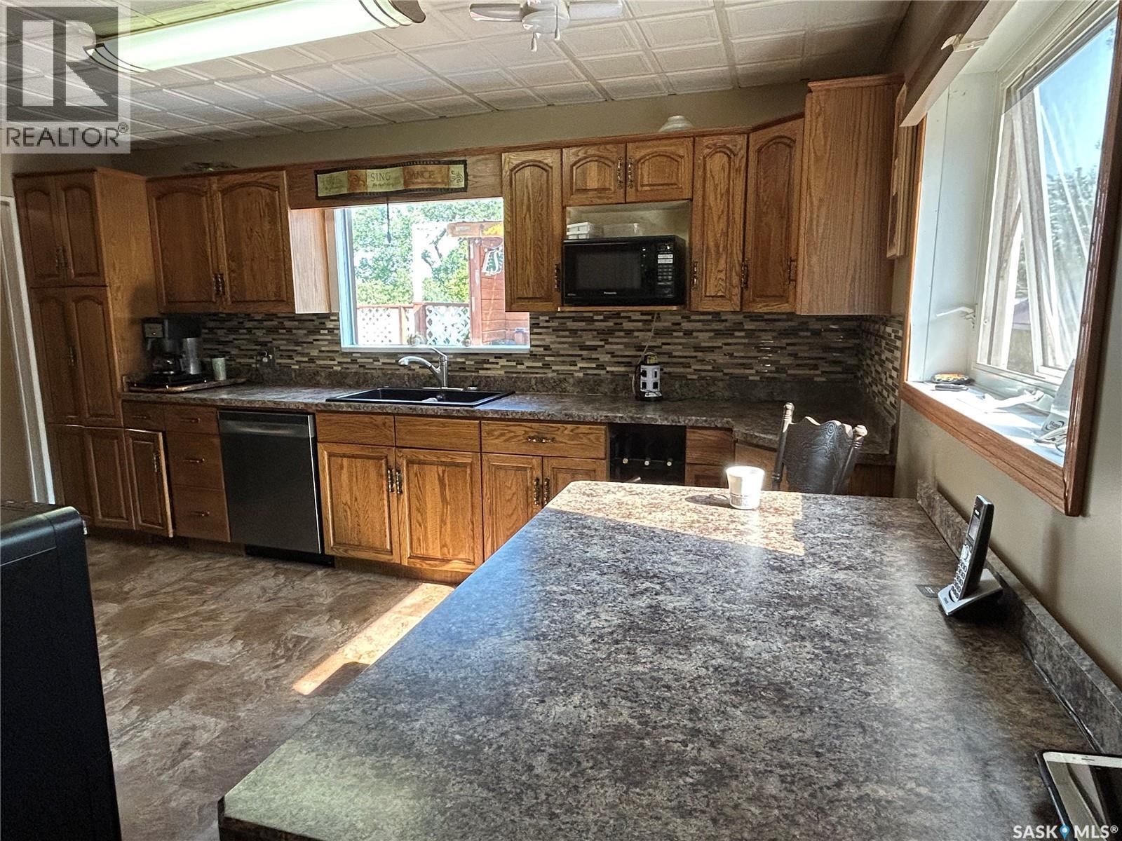 301 Tavistock Avenue, Torquay, SK - Indoor Photo Showing Kitchen With Double Sink