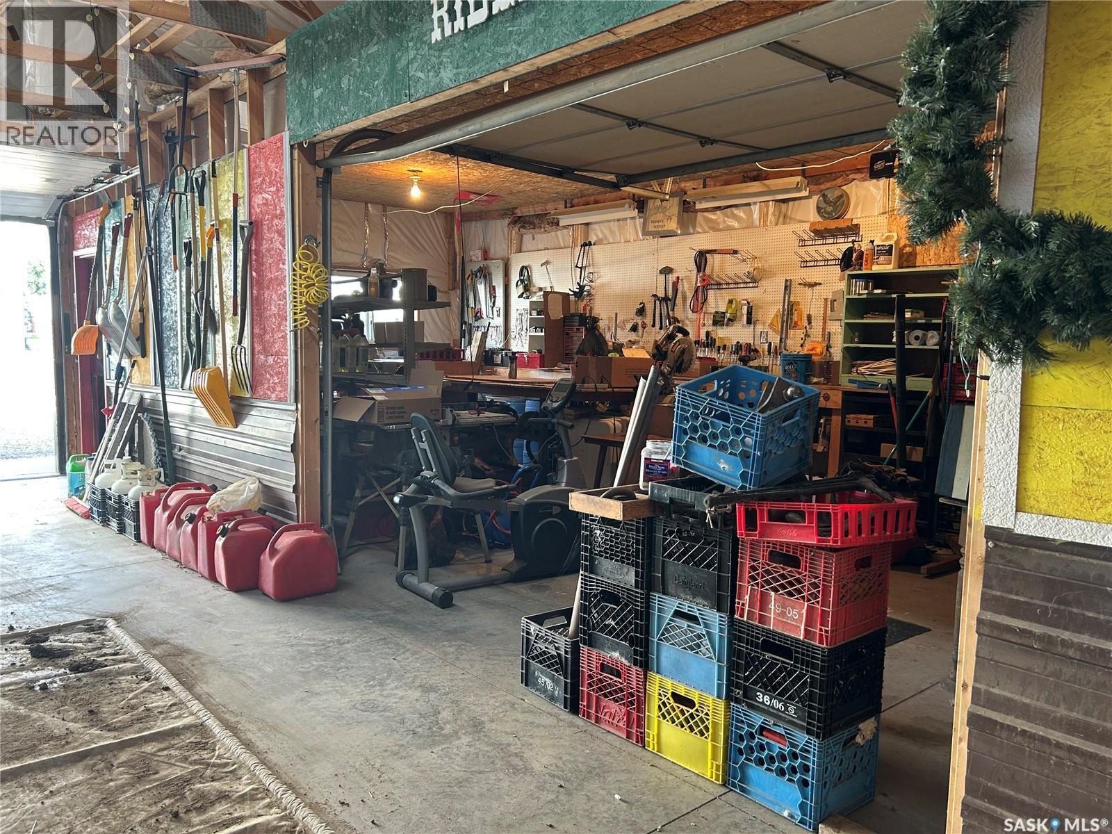 301 Tavistock Avenue, Torquay, SK - Indoor