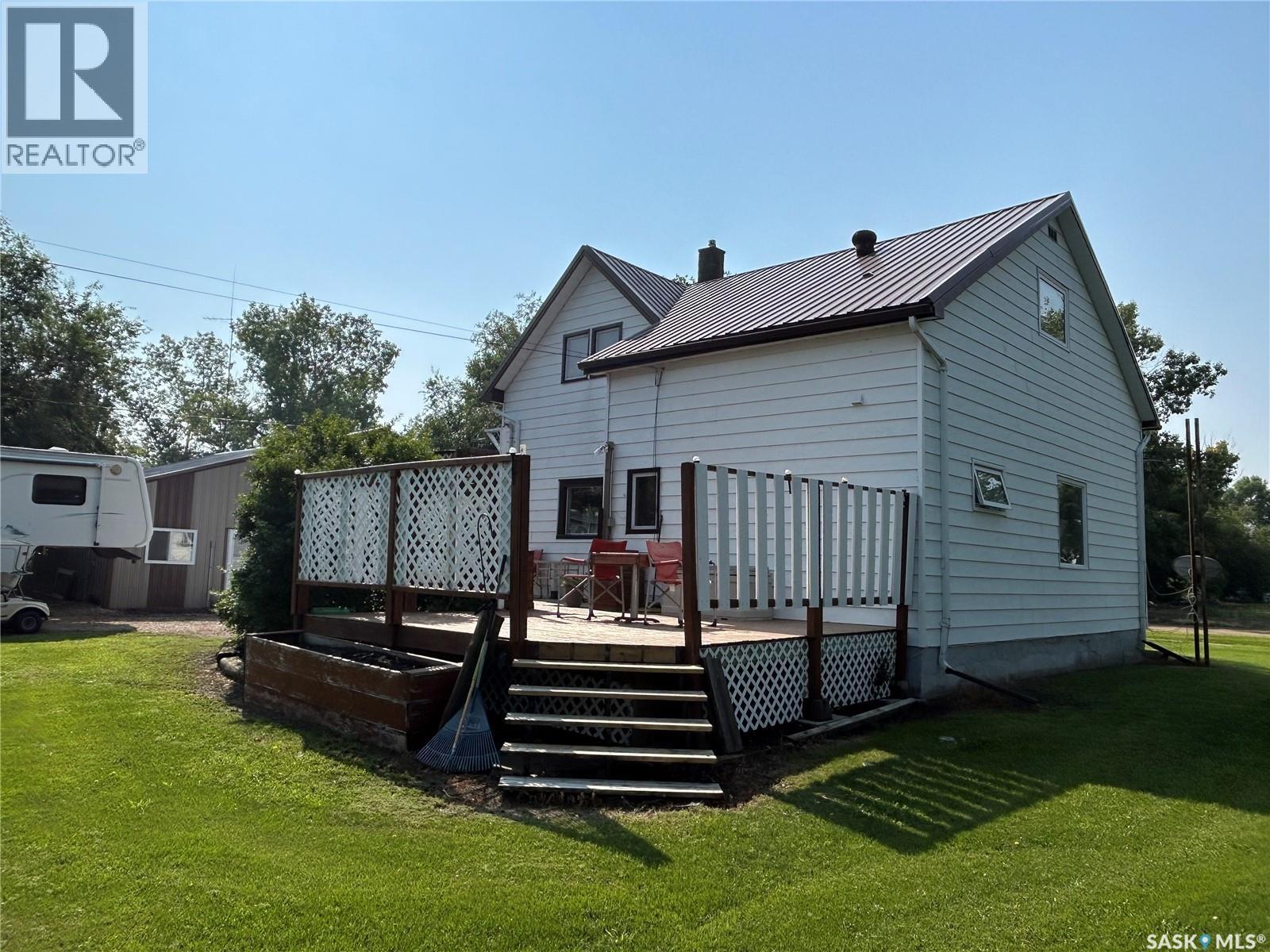 301 Tavistock Avenue, Torquay, SK - Outdoor With Deck Patio Veranda
