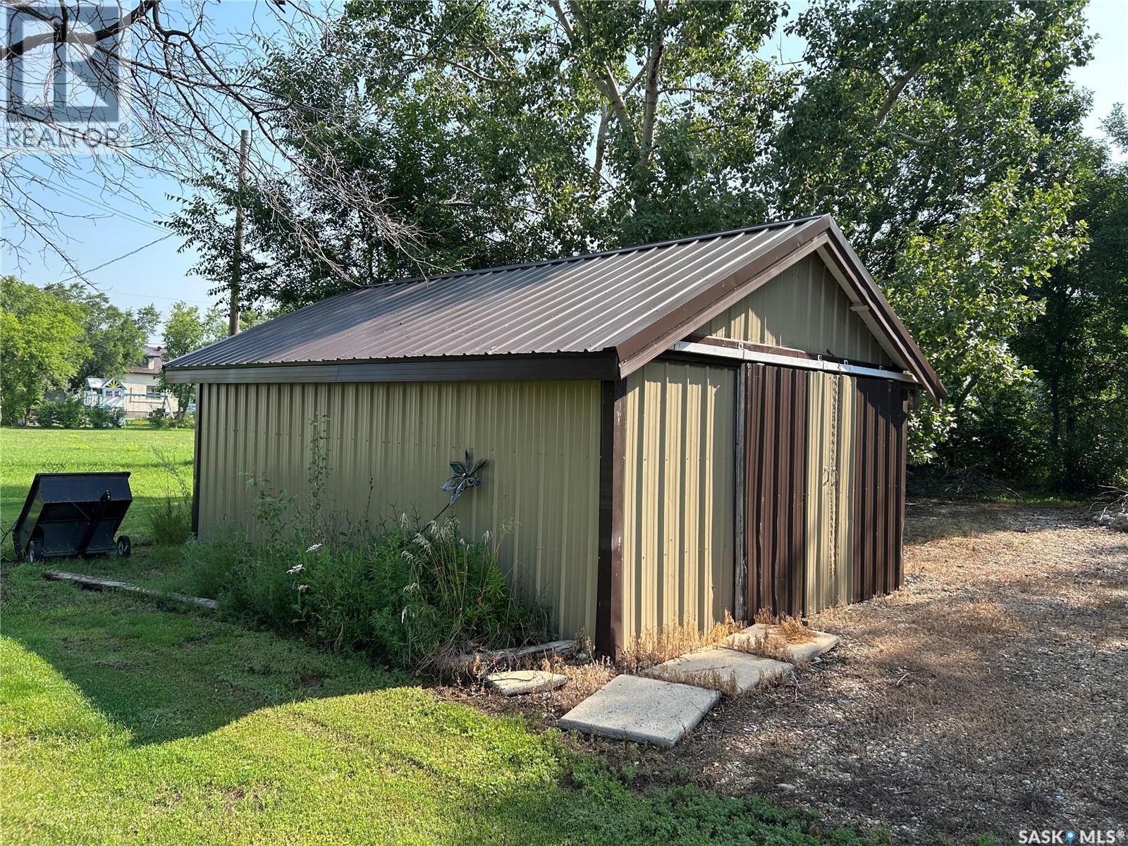 301 Tavistock Avenue, Torquay, SK - Outdoor