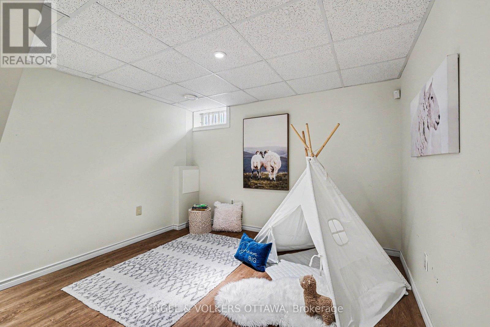 176 Sanford Avenue, Ottawa, ON - Indoor