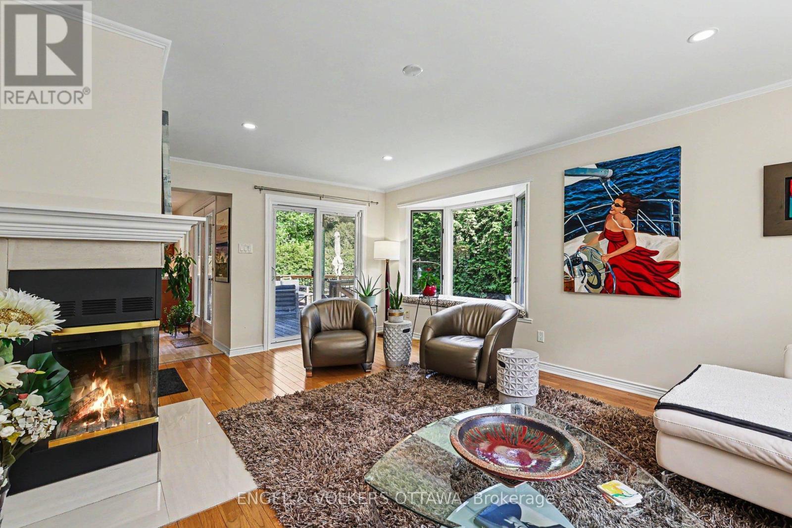 176 Sanford Avenue, Ottawa, ON - Indoor Photo Showing Living Room With Fireplace