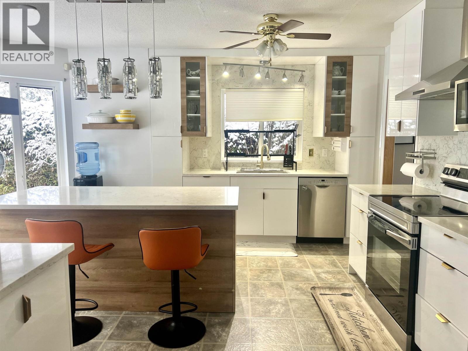 44 Stickney Street, Kitimat, BC - Indoor Photo Showing Kitchen With Upgraded Kitchen