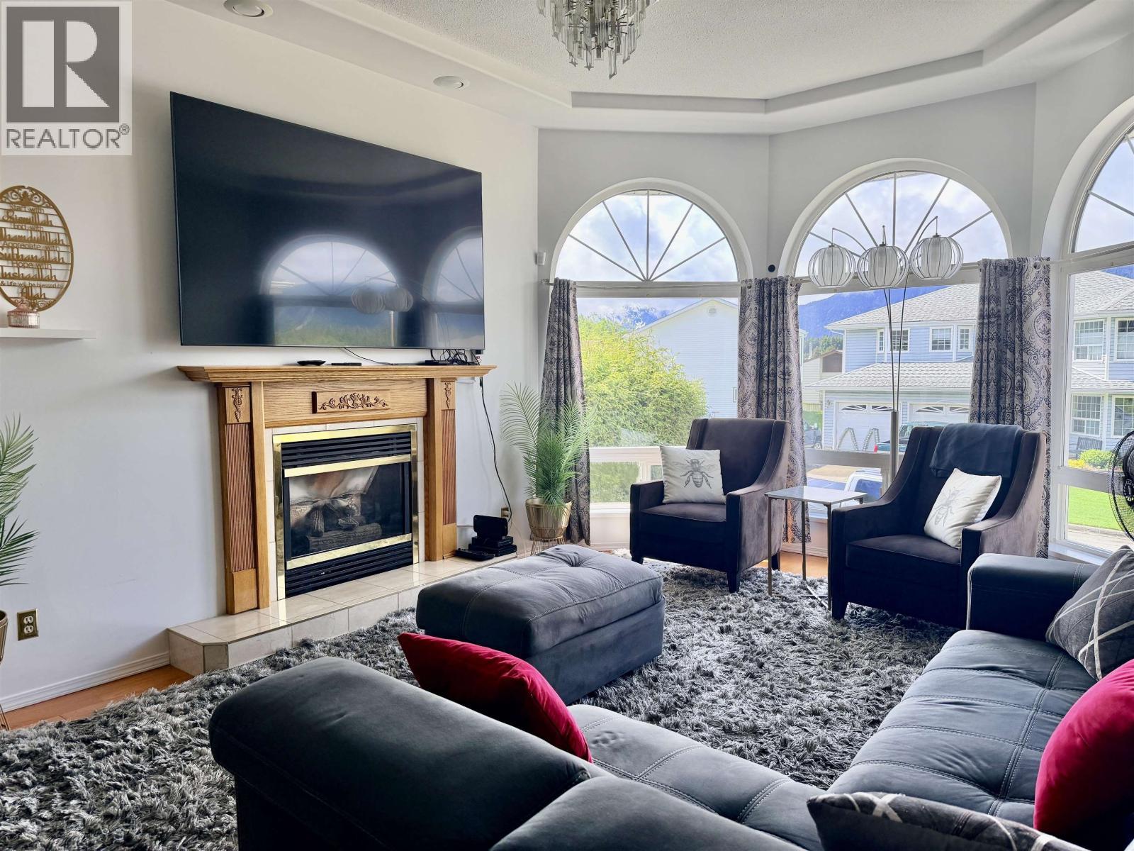 44 Stickney Street, Kitimat, BC - Indoor Photo Showing Living Room With Fireplace