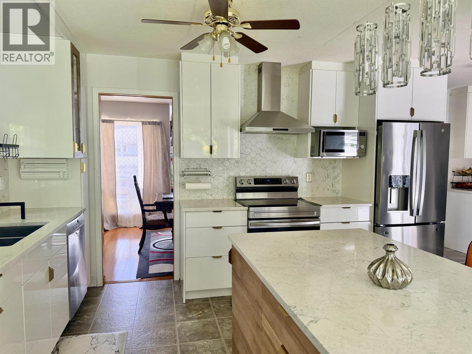 44 Stickney Street, Kitimat, BC - Indoor Photo Showing Kitchen With Double Sink With Upgraded Kitchen