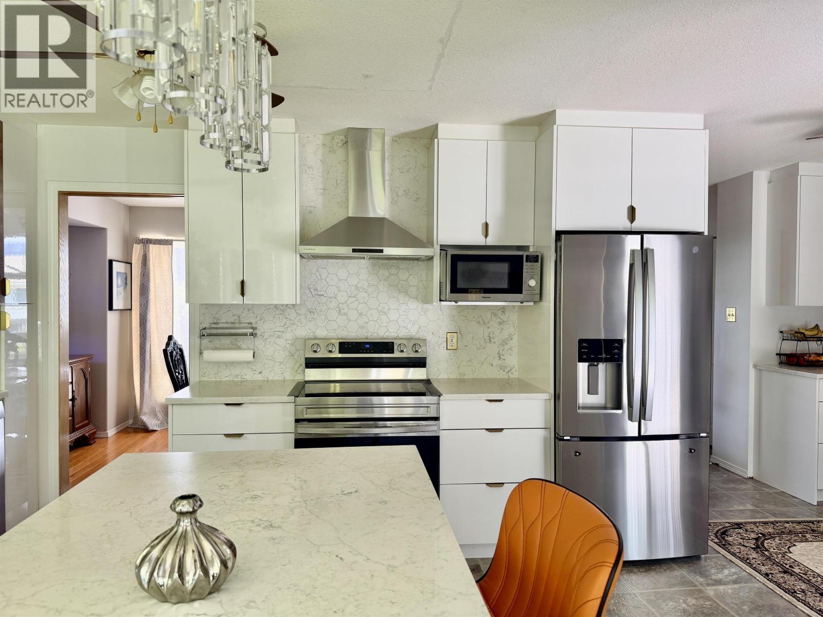 44 Stickney Street, Kitimat, BC - Indoor Photo Showing Kitchen With Upgraded Kitchen