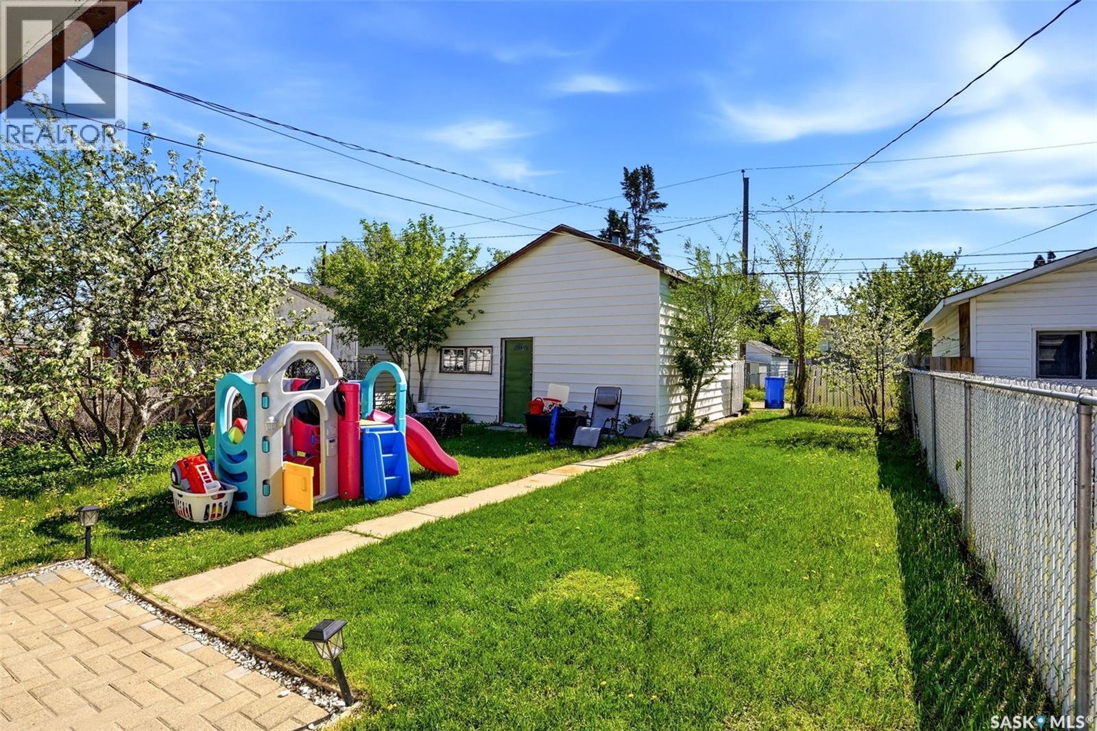 1763 Royal Street, Regina, SK - Outdoor With Deck Patio Veranda