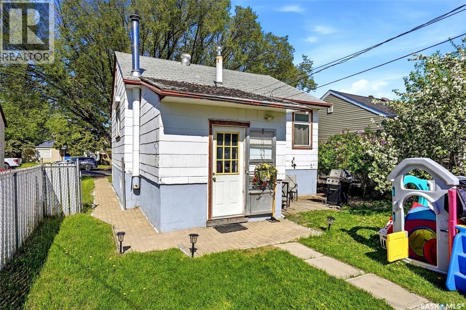 1763 Royal Street, Regina, SK - Outdoor