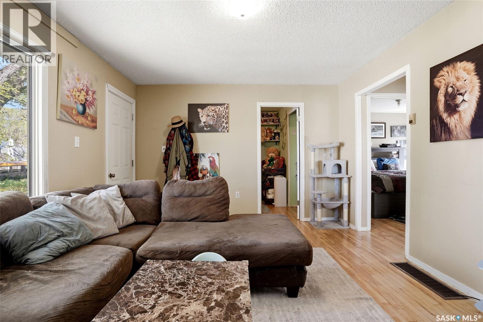 1763 Royal Street, Regina, SK - Indoor Photo Showing Living Room