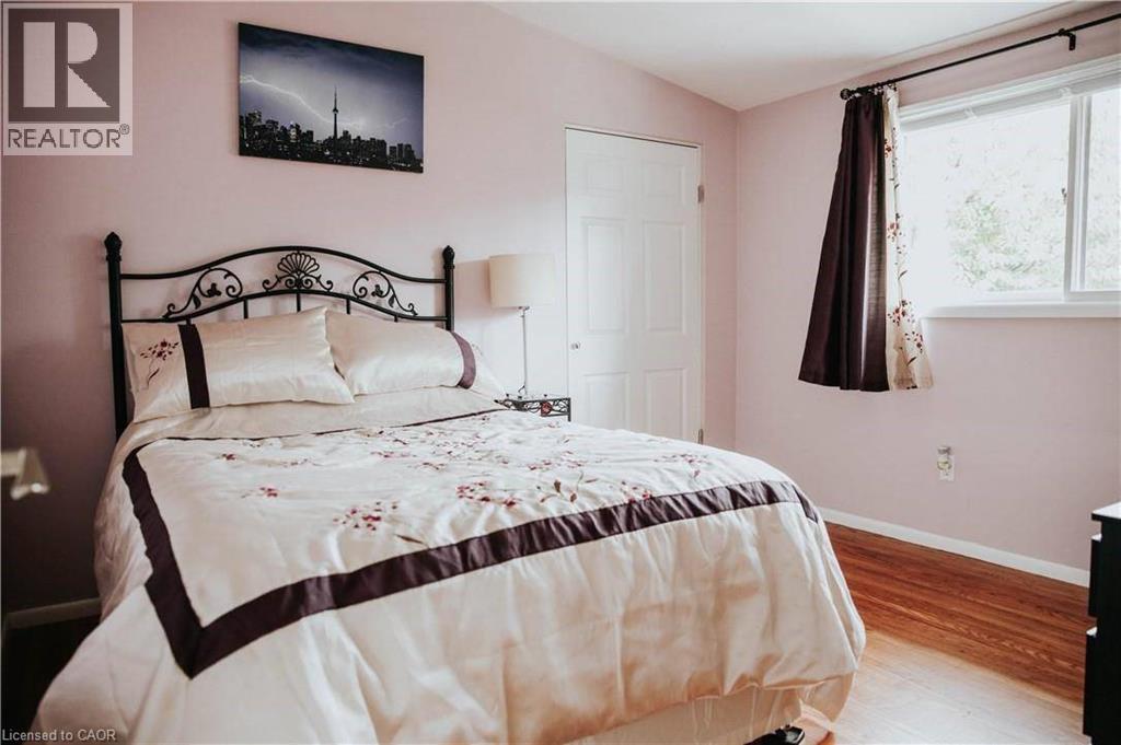 Bedroom featuring light pink painted walls and wood-finish flooring - 1 Vera Court, Hamilton, ON - Indoor Photo Showing Bedroom
