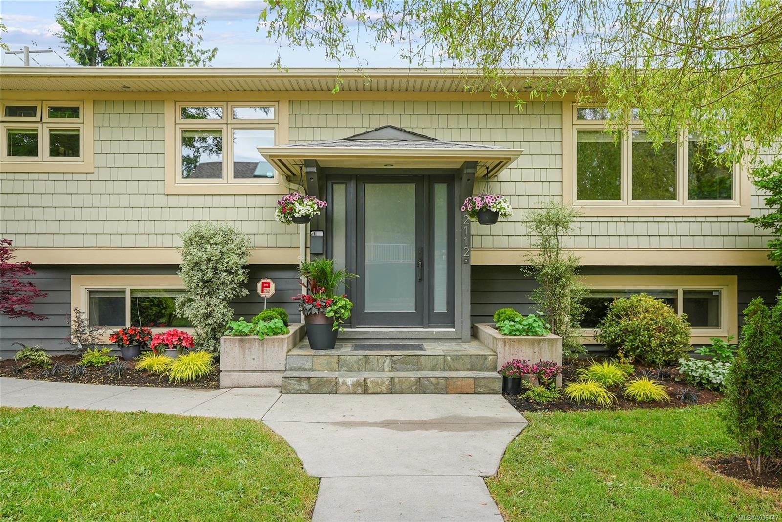 2112 Pentland Rd, Oak Bay, BC