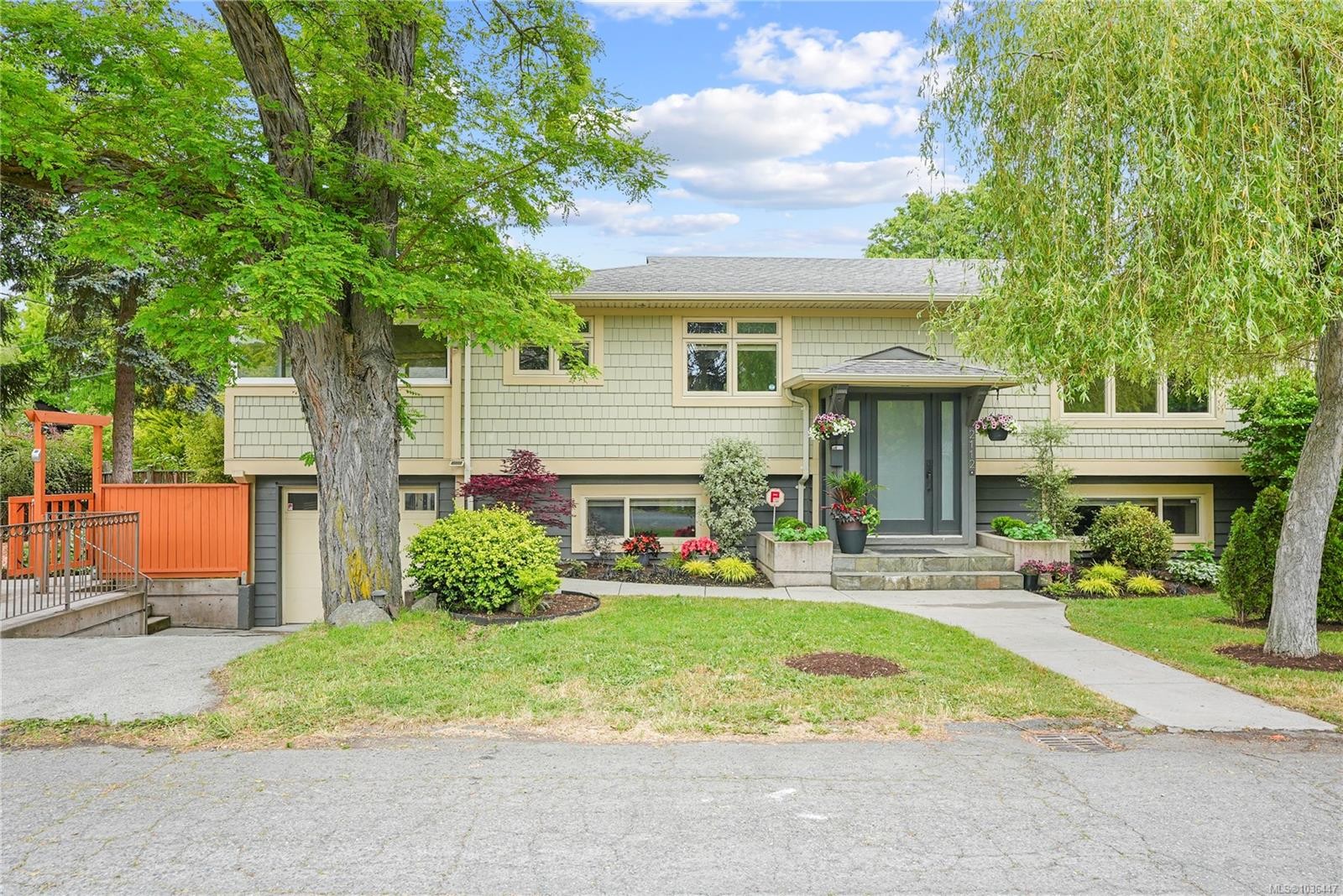 2112 Pentland Rd, Oak Bay, BC