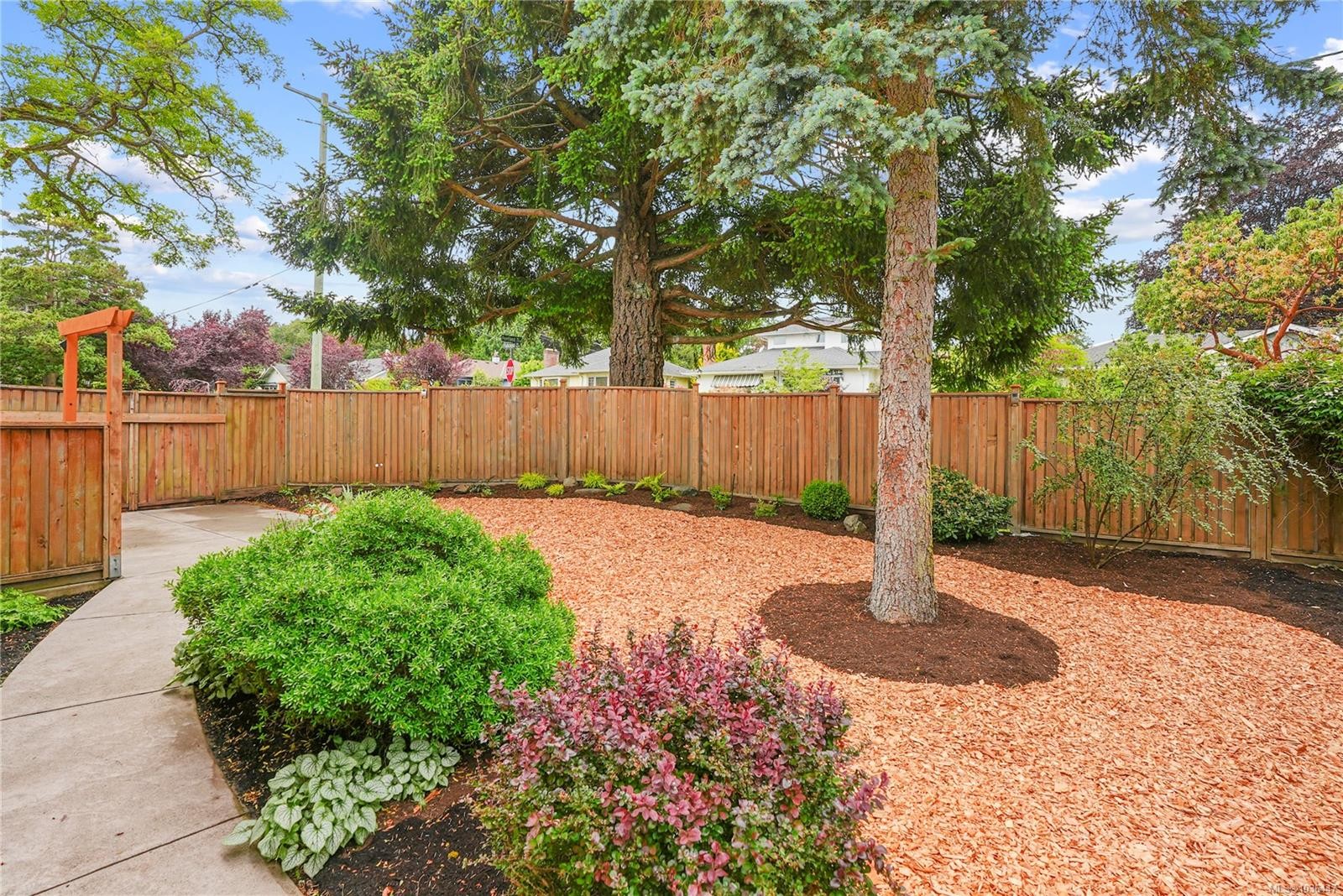 2112 Pentland Rd, Oak Bay, BC