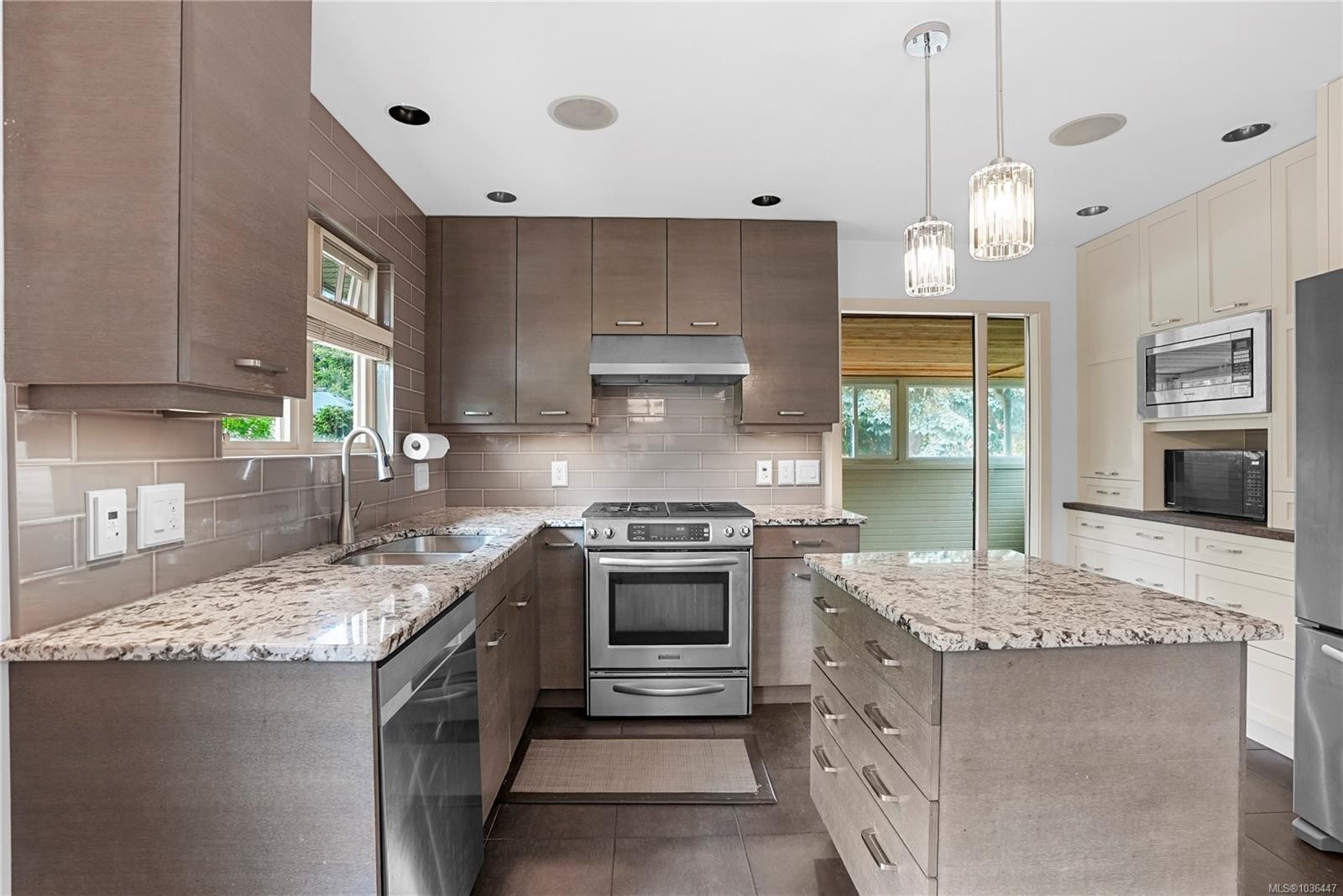 2112 Pentland Rd, Oak Bay, BC