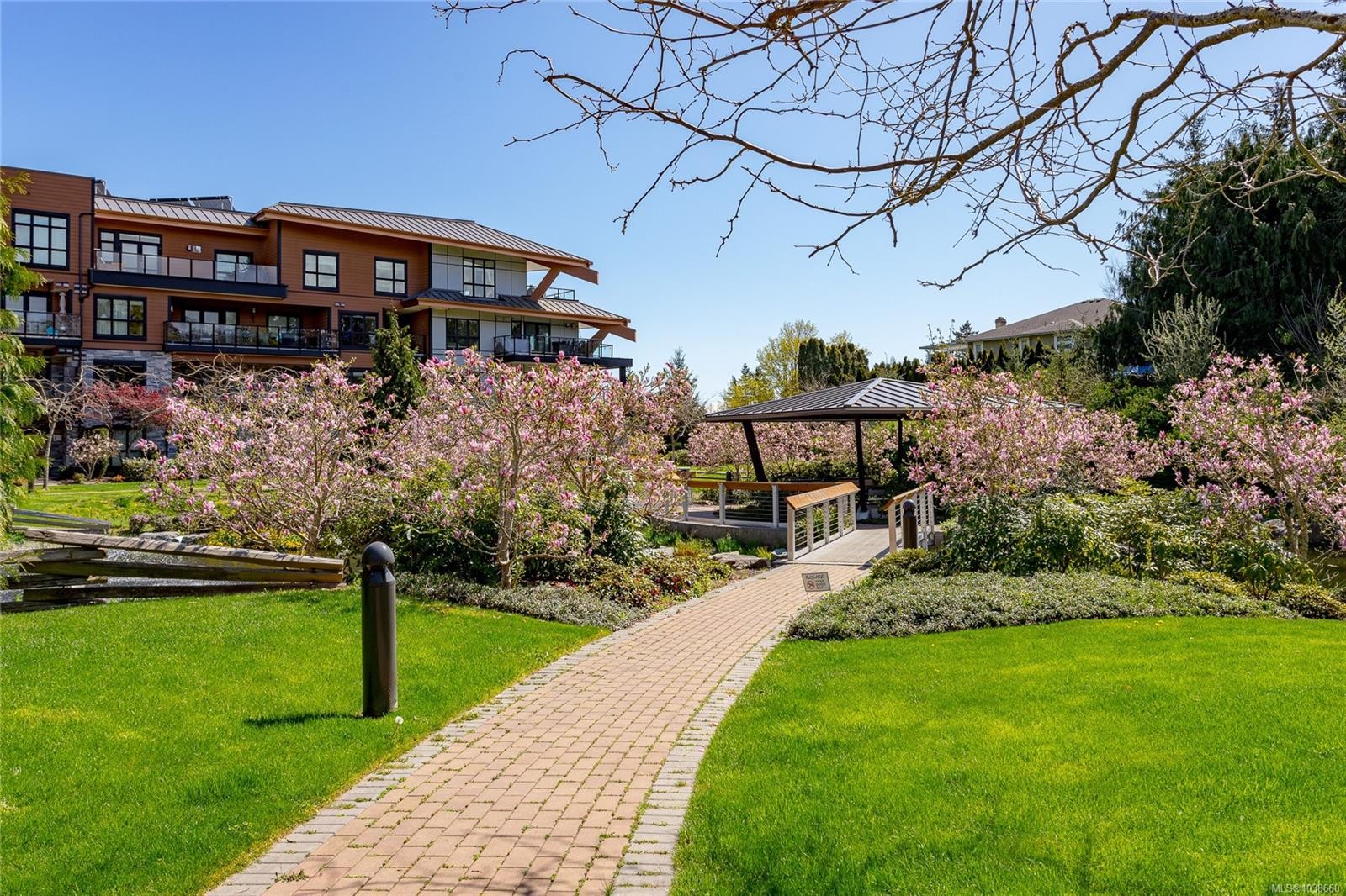 #105-745 Travino Lane, Saanich, BC - Outdoor