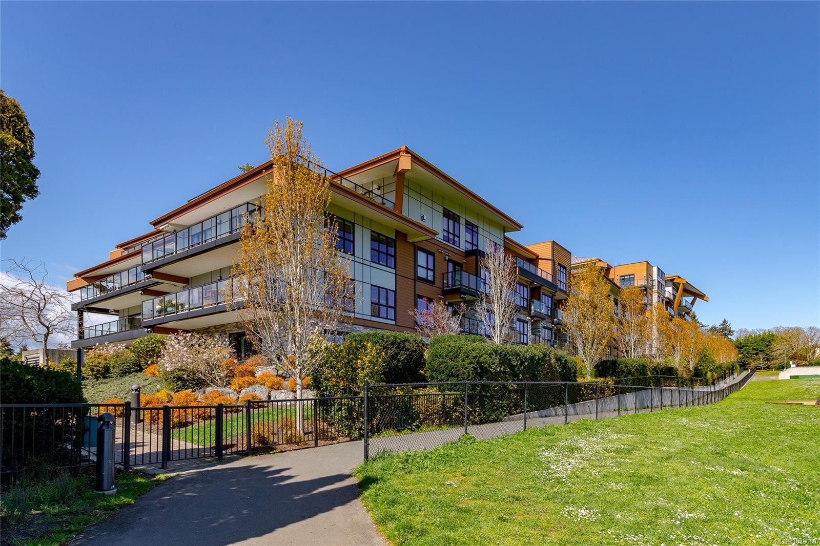 #105-745 Travino Lane, Saanich, BC - Outdoor
