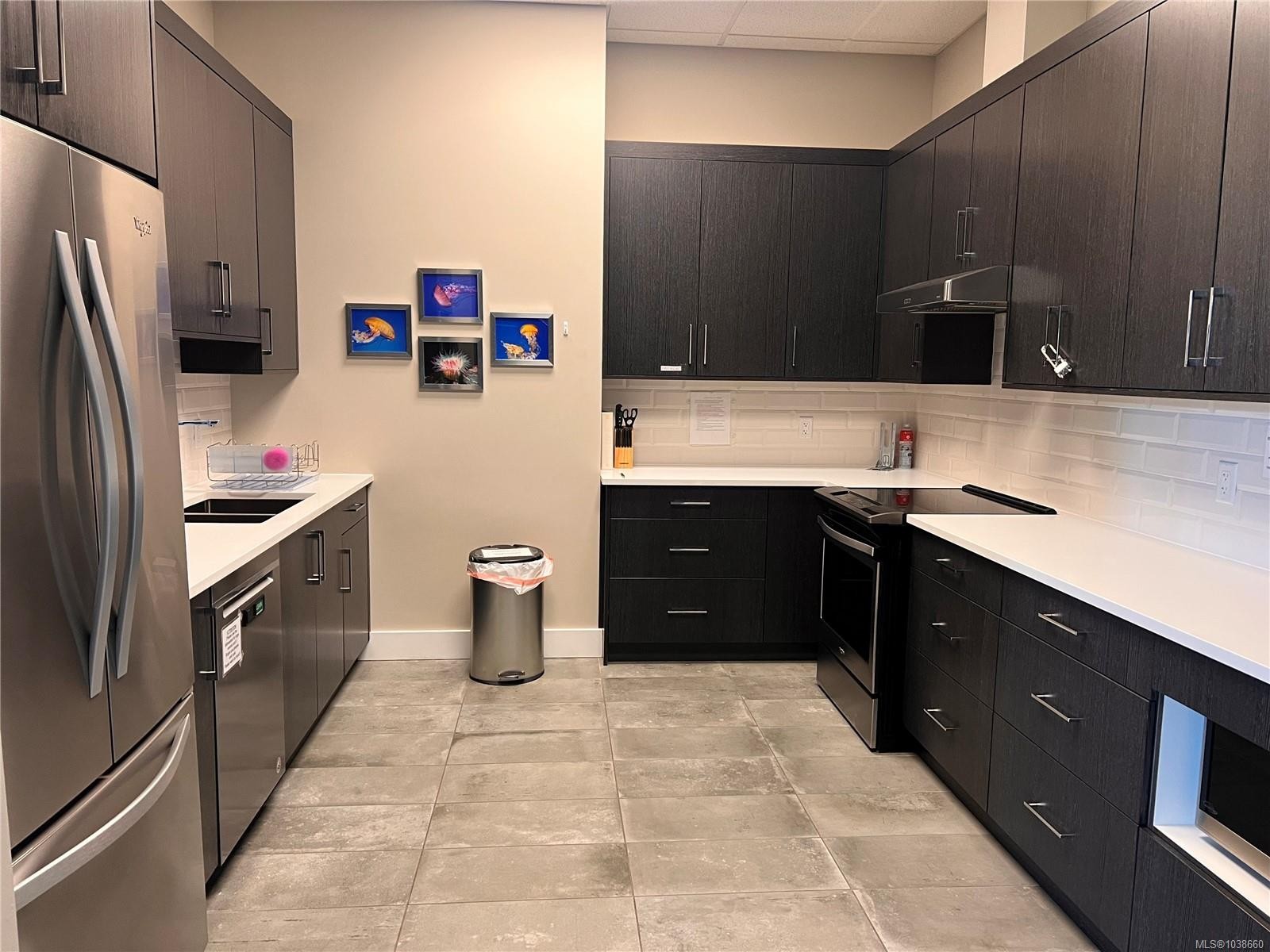 #105-745 Travino Lane, Saanich, BC - Indoor Photo Showing Kitchen