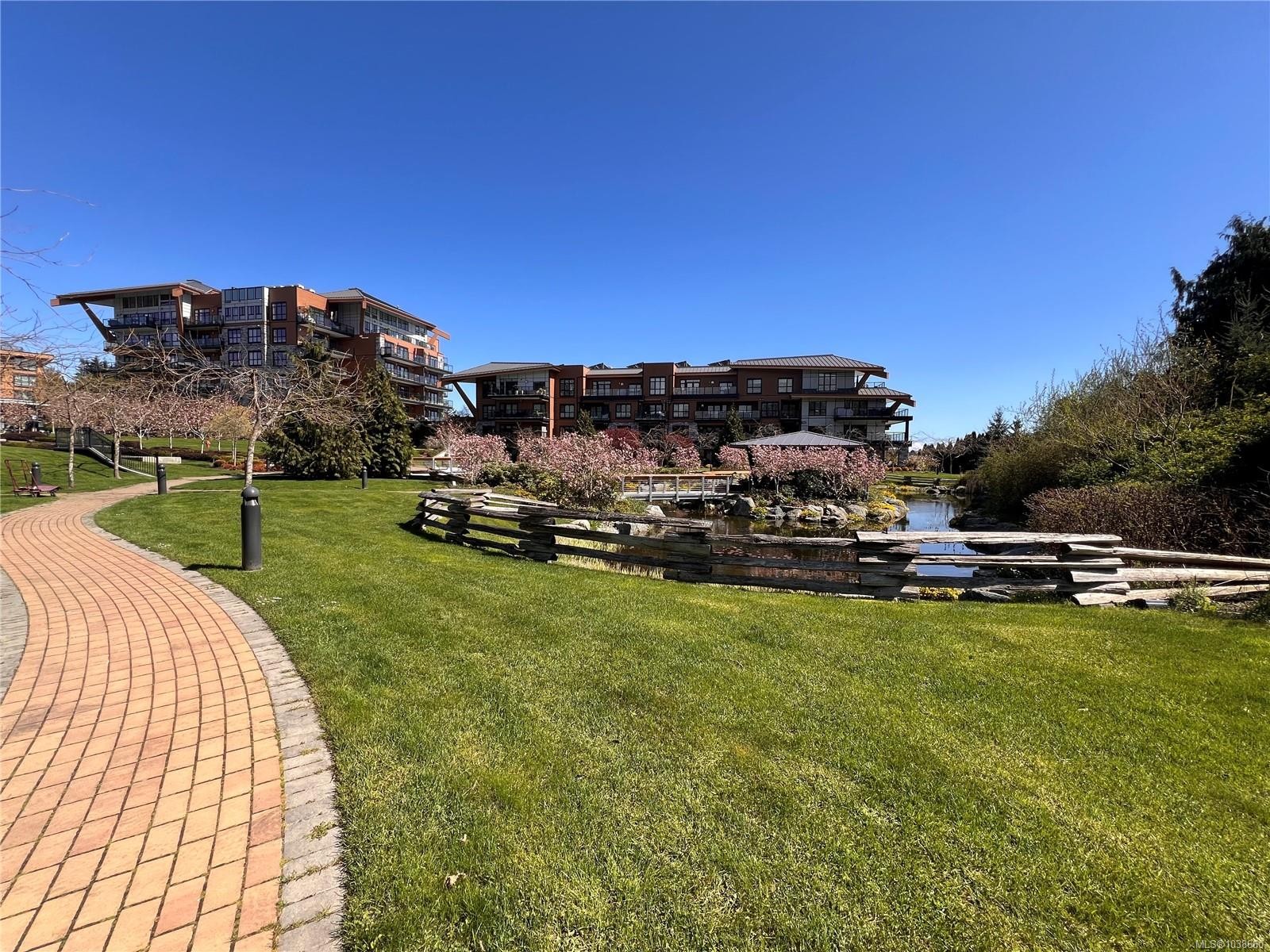 #105-745 Travino Lane, Saanich, BC - Outdoor