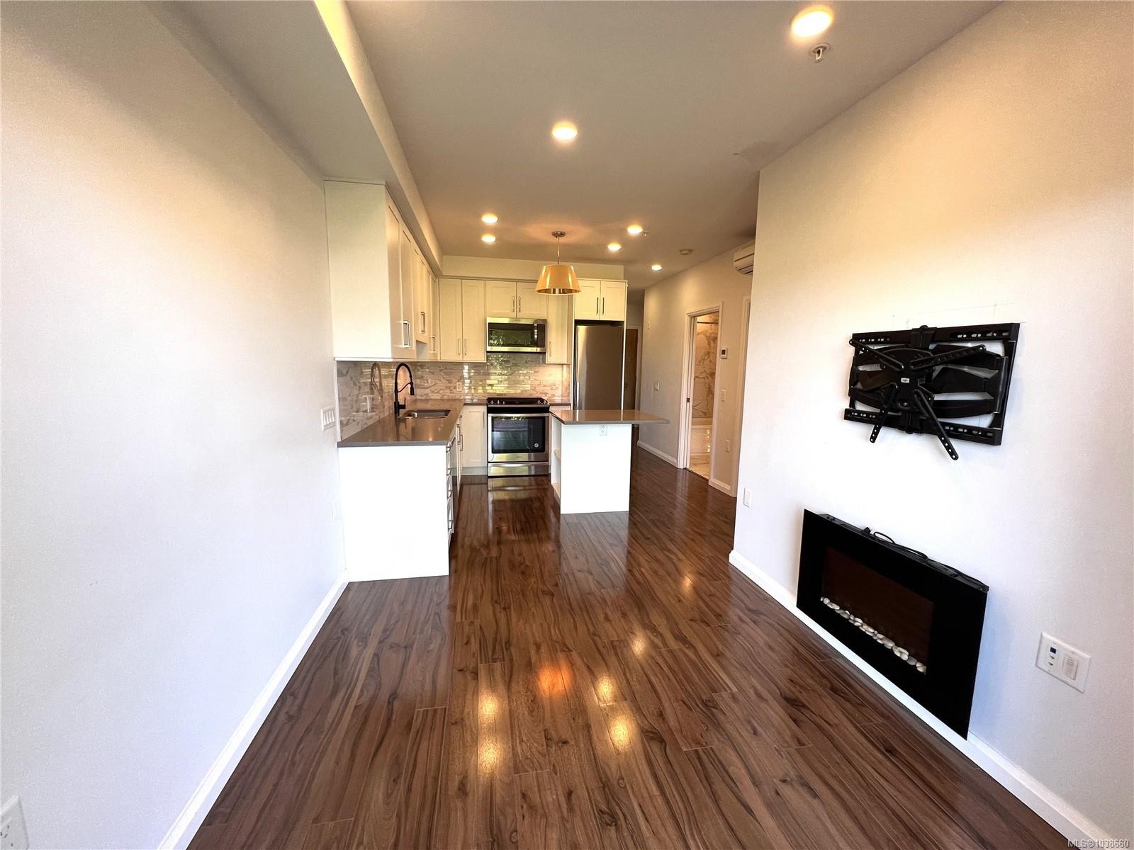 #105-745 Travino Lane, Saanich, BC - Indoor Photo Showing Kitchen