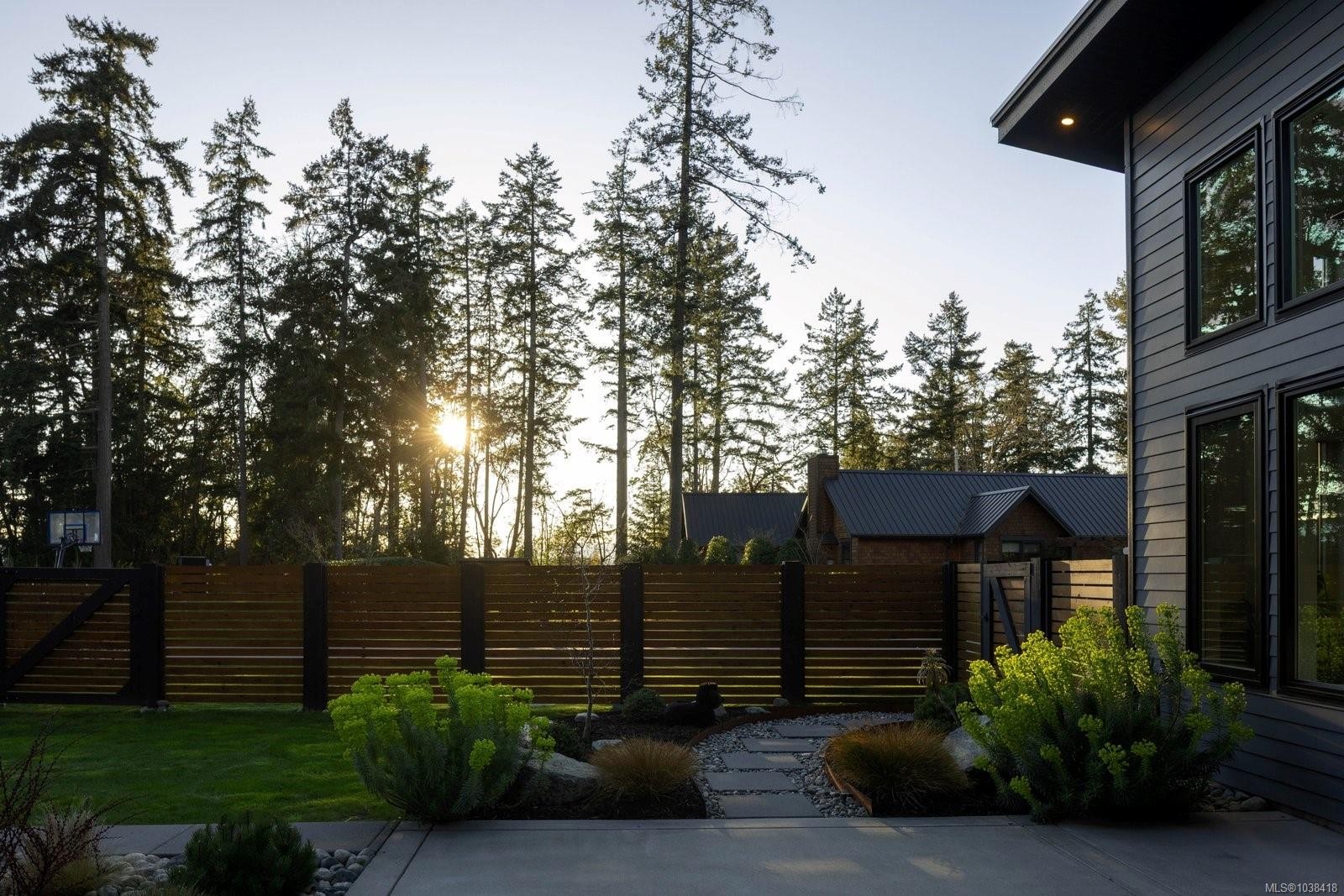 593 Downey Rd, North Saanich, BC