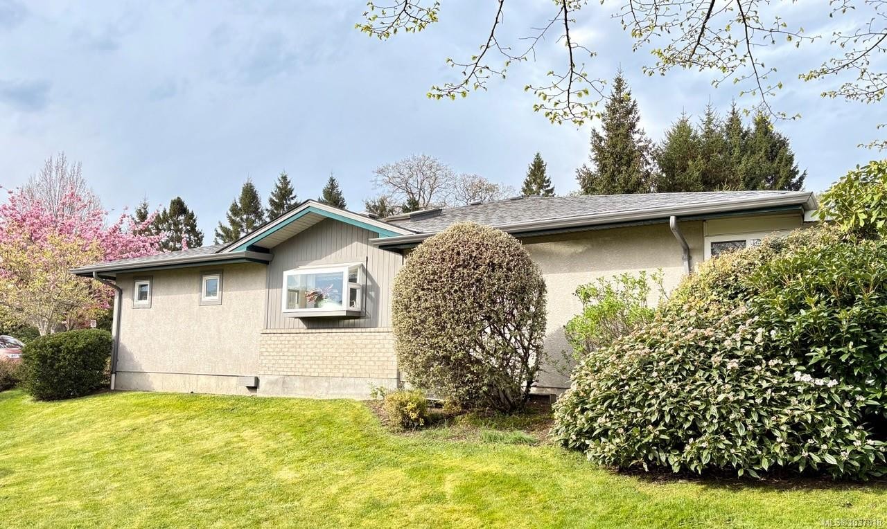 #14-1473 Garnet Rd, Saanich, BC