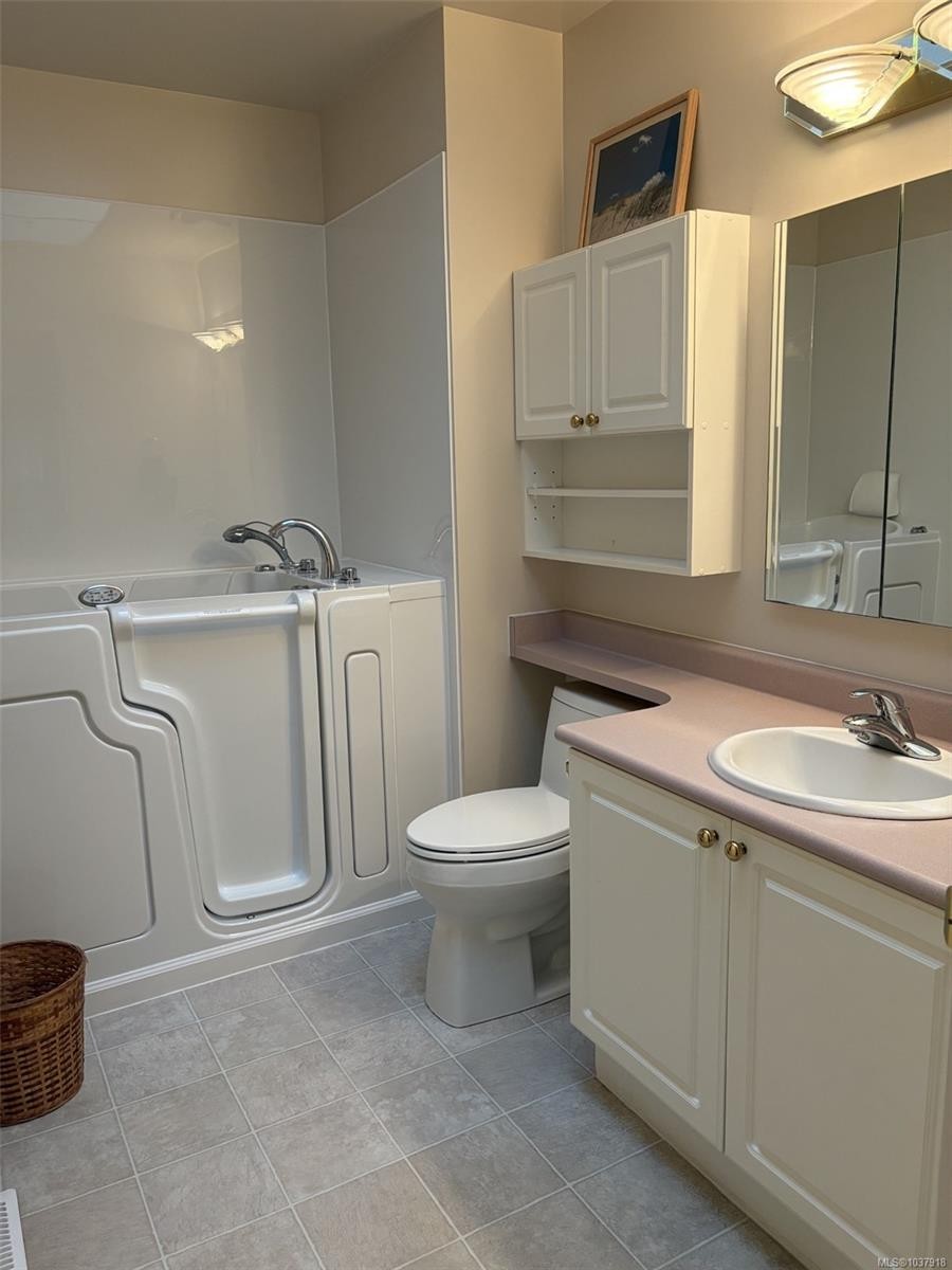#14-1473 Garnet Rd, Saanich, BC