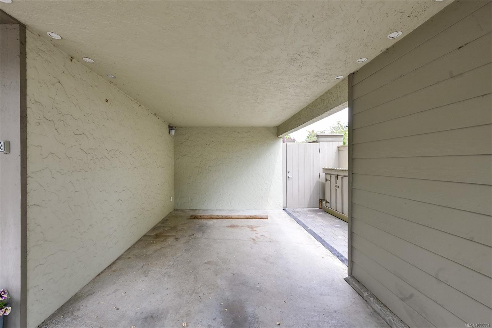 558 Dallas Rd, Victoria, BC - With Exterior