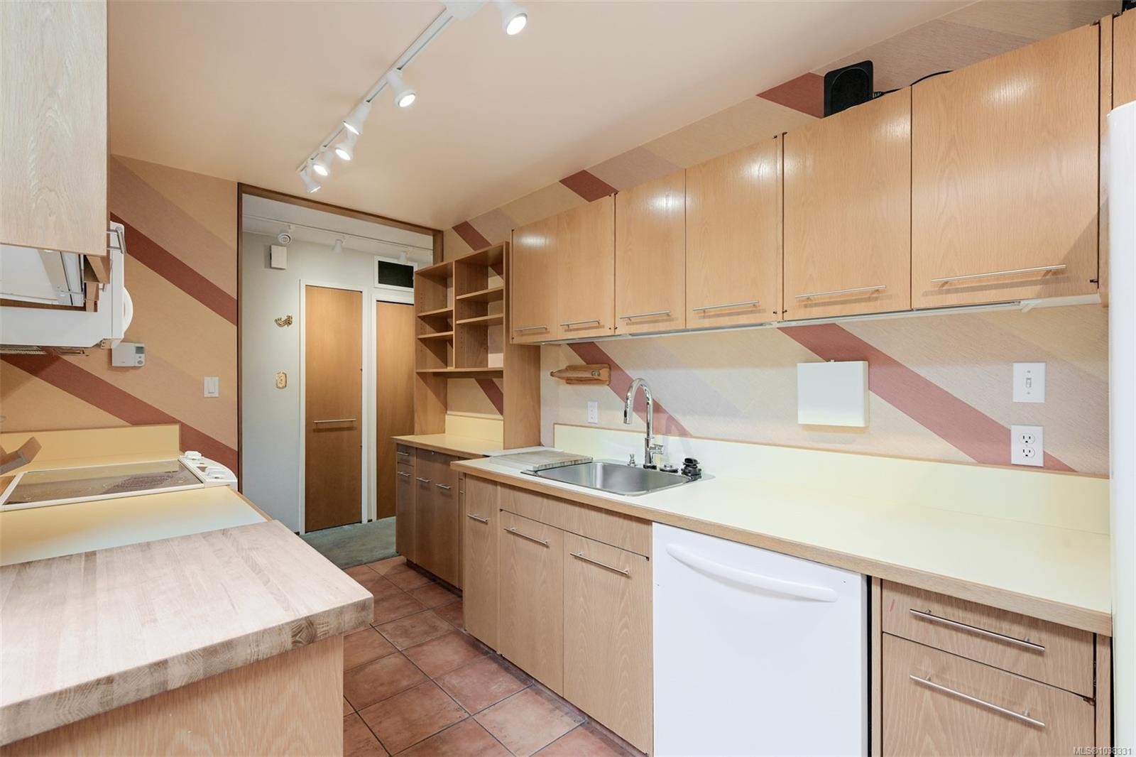 558 Dallas Rd, Victoria, BC - Indoor Photo Showing Kitchen