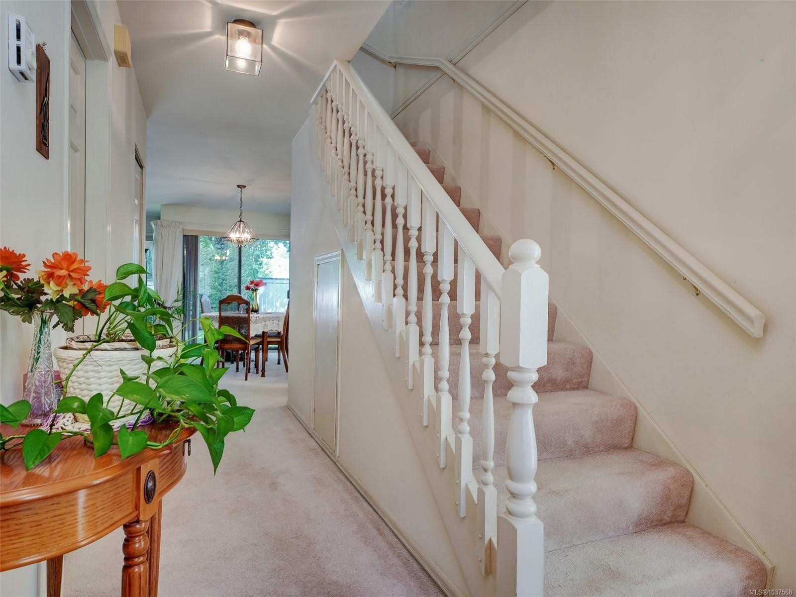 #2-1309 Mckenzie Ave, Saanich, BC