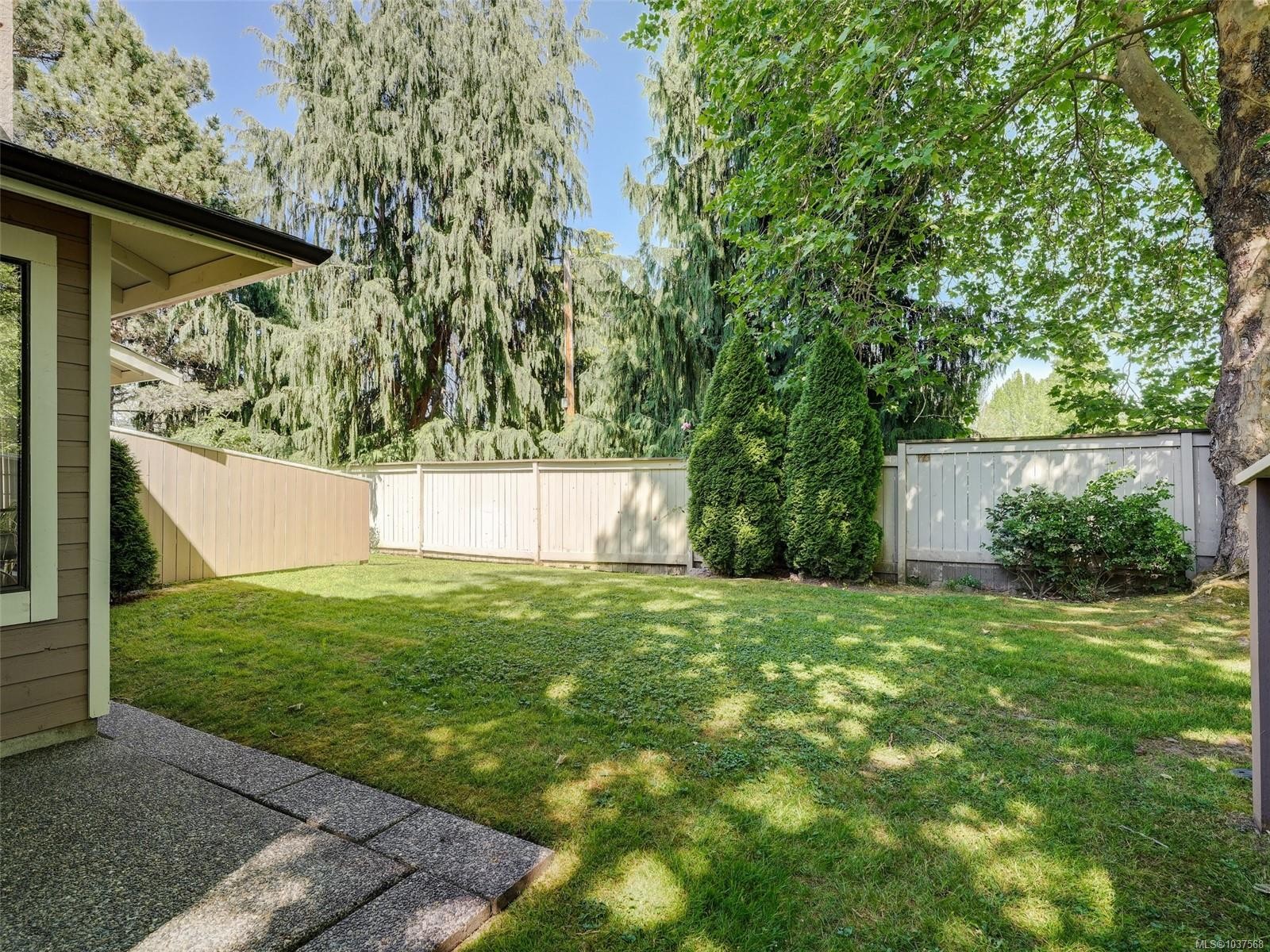 #2-1309 Mckenzie Ave, Saanich, BC