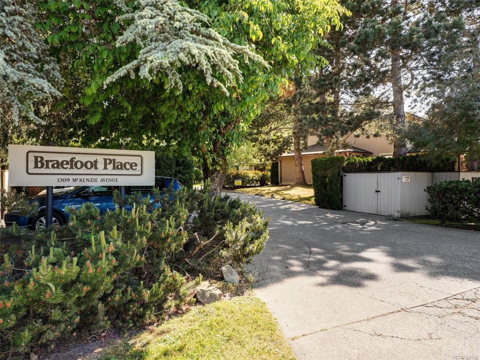 #2-1309 Mckenzie Ave, Saanich, BC
