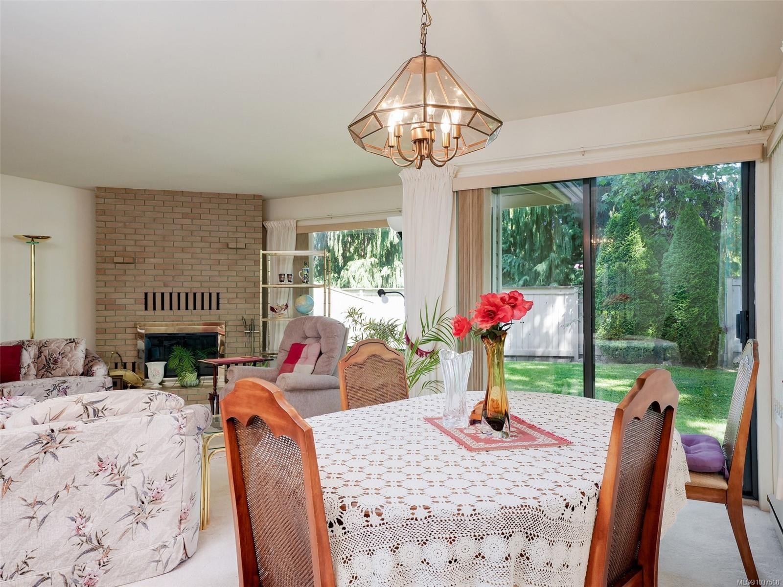 #2-1309 Mckenzie Ave, Saanich, BC