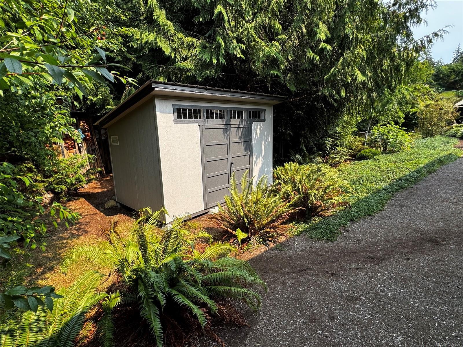 3881 Charlton Dr, Qualicum Beach, BC