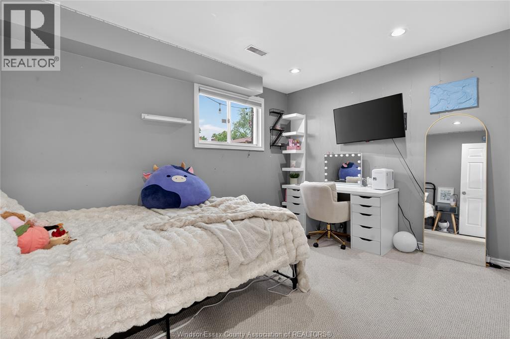 8492 Jerome, Windsor, ON - Indoor Photo Showing Bedroom
