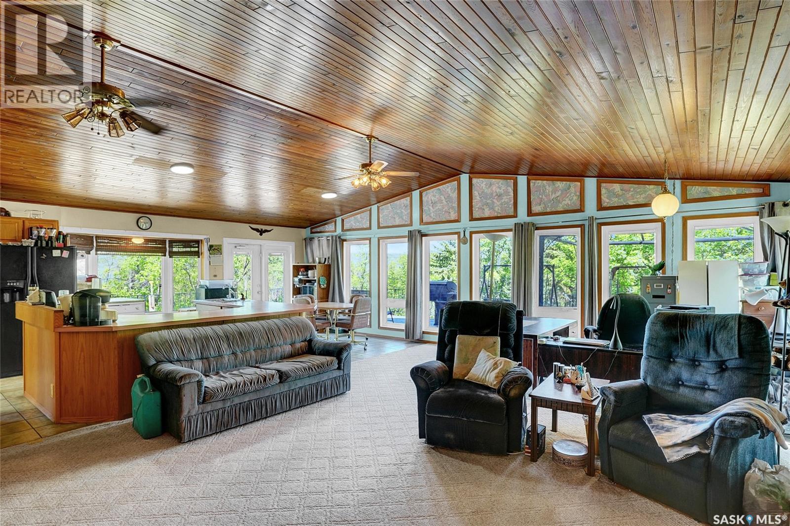 701 Tatanka Drive, Buffalo Pound Lake, SK - Indoor Photo Showing Living Room
