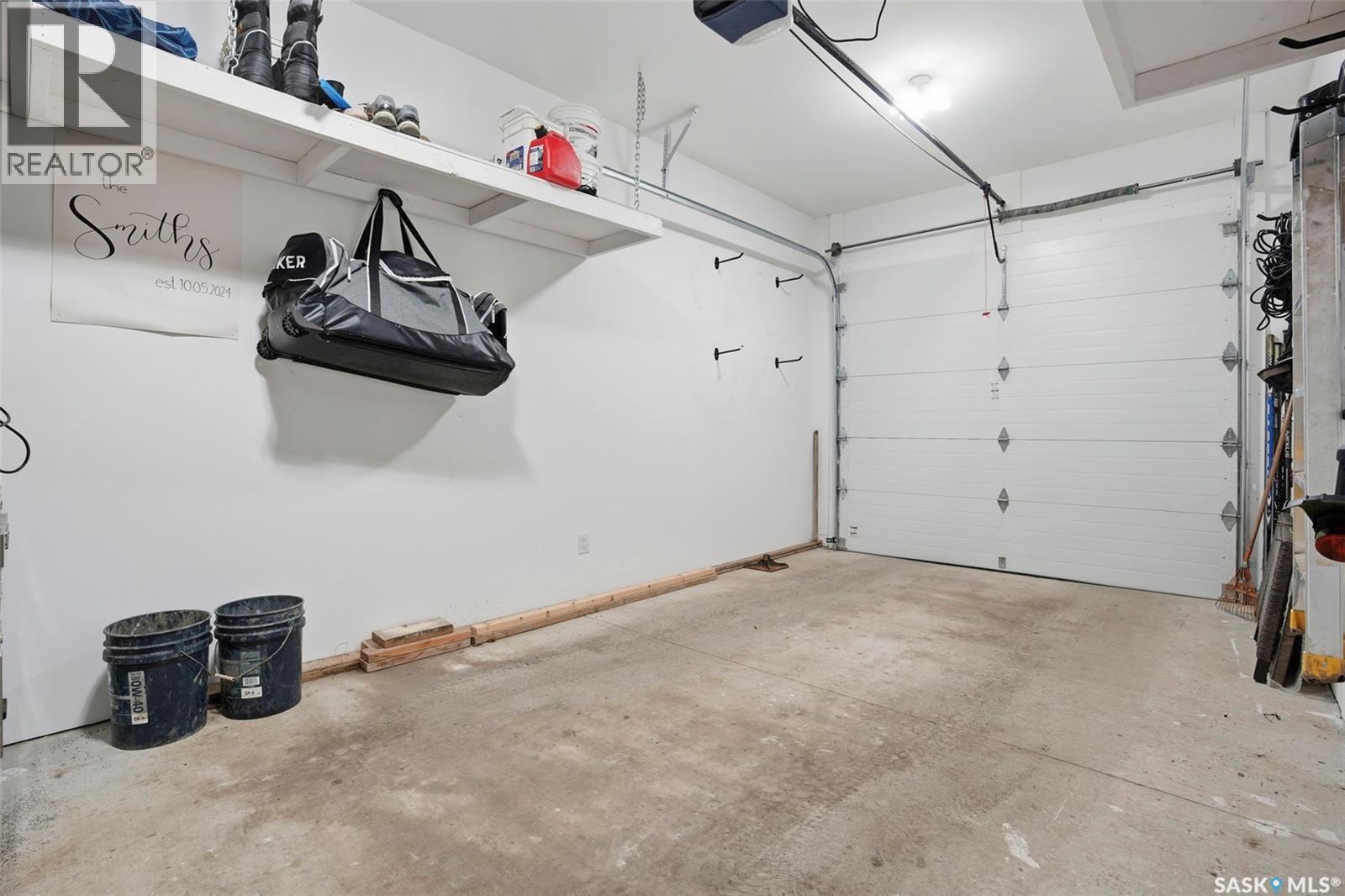 336 Mcfaull Crescent, Saskatoon, SK - Indoor Photo Showing Garage