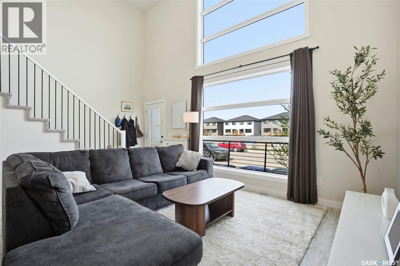 336 Mcfaull Crescent, Saskatoon, SK - Indoor Photo Showing Living Room