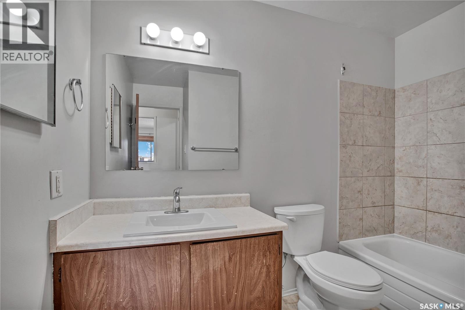 308 311 Tait Crescent, Saskatoon, SK - Indoor Photo Showing Bathroom