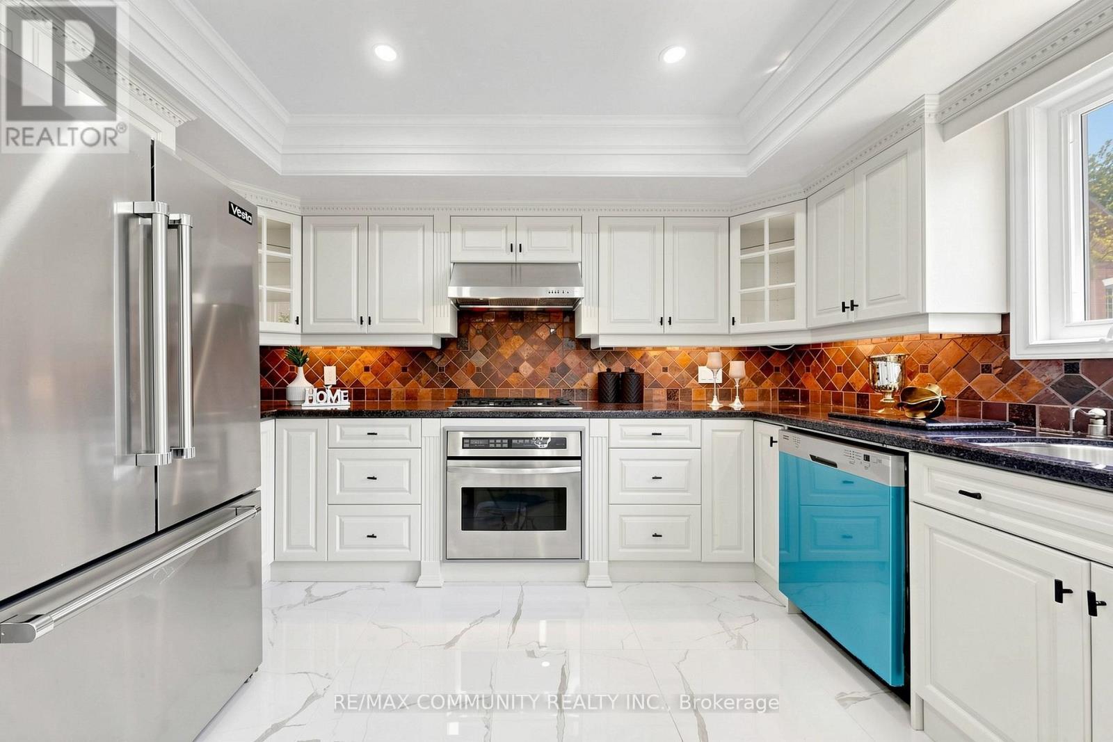1002 Riverview Crescent, Pickering, ON - Indoor Photo Showing Kitchen
