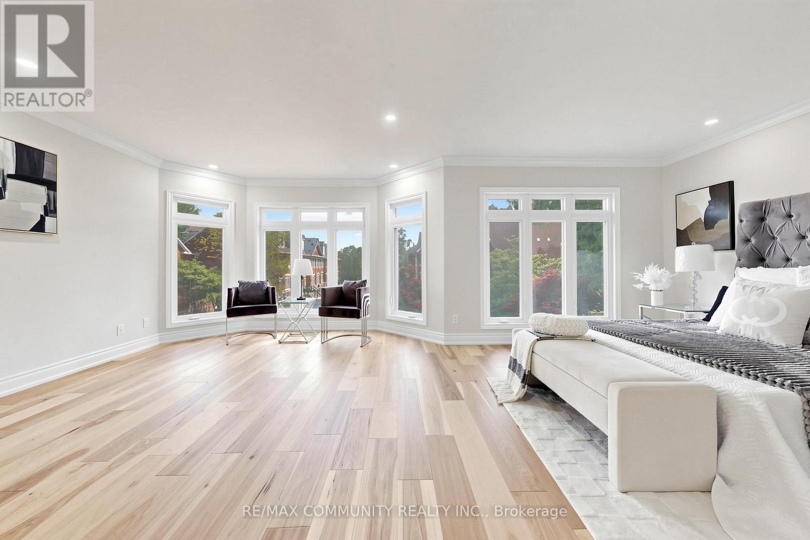 1002 Riverview Crescent, Pickering, ON - Indoor Photo Showing Living Room